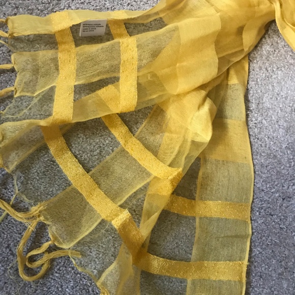 🍁5/10$!! Yellow Scarf With Silk - Picture 4 of 5